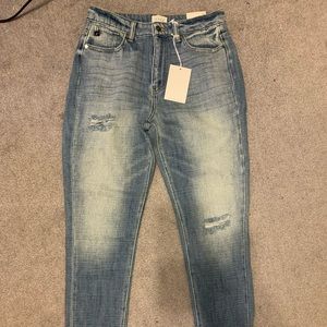 Brand new with tags womens light to medium wash VICI jeans